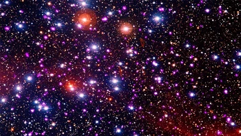 NGC 3532 (juga disebut Wishing Well Cluster) adalah gugus bintang paruh baya berusia sekitar 300 juta tahun dan menyerupai kanvas hitam yang ditumbuhi ribuan tetes cat warna-warni, disentikkan dari kuas seorang seniman. Kredit: Sinar-X: NASA/CXC/SAO; Optik: ESO; Pemrosesan Gambar: NASA/CXC/SAO/J. Mayor