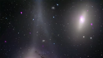 Galaksi Mata (NGC 4438 & 4435) berisi sepasang galaksi yang bergabung dalam Gugus Virgo dan masing-masing menyerupai titik putih. Gas multijuta derajat memancarkan sinar-X yang terdeteksi oleh Chandra. – Kredit: Sinar-X: NASA/CXC/SAO; Optik: ESO; Pemrosesan gambar: NASA/CXC/SAO/J. Mayor