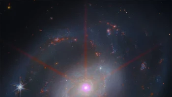 NGC 7469, sebuah galaksi spiral, yang mengandung lubang hitam supermasif yang sedang tumbuh. Kredit: X-ray: NASA/CXC/Xiamen Univ. /X. Xu; Optik/Inframerah: NASA/ESA/UVA, NRAO, SUNY di Stony Brook/A. S. Evans, Kolaborasi Warisan Hubble–ESA/Hubble; Inframerah: NASA/ESA/CSA/L. A. Armus S. Evans; Pemrosesan Gambar: NASA/CXC/SAO/J. Mayor