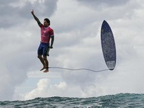 Vibes-nya Avengers Banget! Ini Momen Viral Atlet Olimpiade Terbang