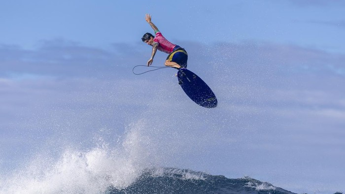 Brazil's Gabriel Medina exits a wave, during round one of the surfing competition, during the 2024 Summer Olympics, in Teahupo'o, French Polynesia, Saturday, July 27, 2024. (Ed Sloane/Pool Photo via AP)