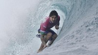 Atlet dengan nama lengkap Gabriel Medina Pinto Ferreira itu kembali tampil di Paris 2024 usai nyaris meraih Perunggu di Olimpiade Tokyo lalu.  Foto: AP/Gregory Bull