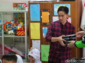 UMKM-Ojol Dilibatkan Uji Coba Makan Siang Bergizi Gratis di Surabaya