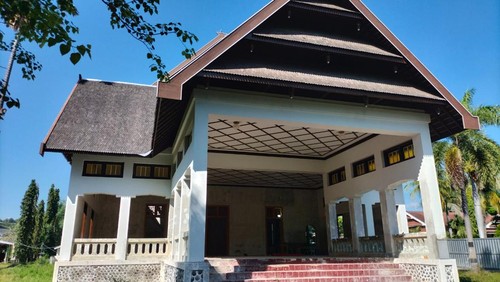 Istana Bala Puti, Istana Sultan Muhammad Kaharuddin III, Sumbawam, NTB. (kesultanansumbawa.id)