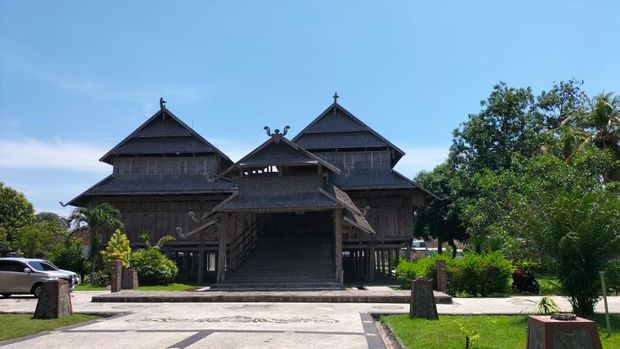 Istana Dalam Loka dibangun pada 1885 dan merupakan rumah tinggal sekaligus tempat bertahtanya Sultan Muhammad Djaluddin III, Sumbawa, NTB. (kesultanansumbawa.id)