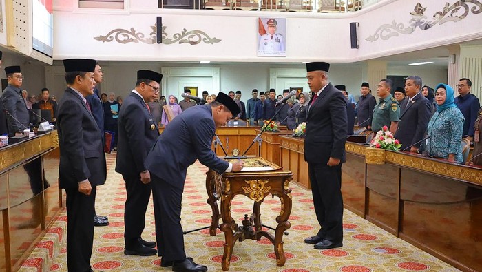 Kepala Dinas Perhubungan kota Palembang Aprizal Hasyim dilantik jadi Pj Sekda Kota Palembang.