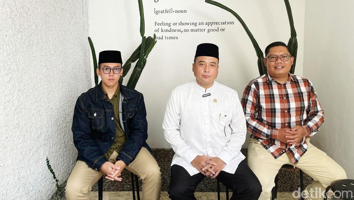 Ketua DPC PKB Kota Bandung Kang Erwin (tengah baju putih)