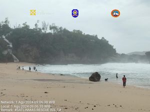 Waspada! Gelombang Laut di Gunungkidul Capai 6 Meter
