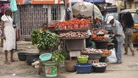 Frustasi dengan kesulitas ekonomi yang terus meningkat juga turut dirasakan oleh warga Nigeria.