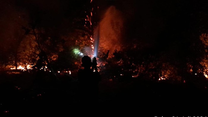 Lahan kosong terbakar yang berhasil dipadamkan petugas