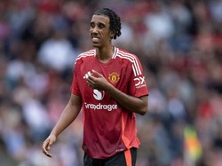Inilah 5 pemain yang dibeli Ten Hag di Man United dengan harga termahal. Dimulai posisi kelima, adalah bek Leny Yoro seharga 62 juta Euro atau setara Rp 1 triliun (Getty Images)