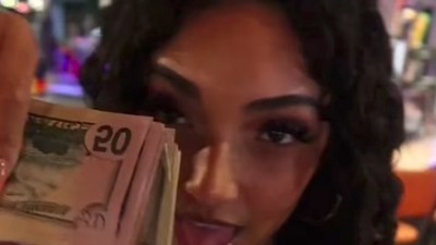 8 Foto Pelayan Restoran Cantik yang Jadi Viral, Sehari Dapat Tip Rp 7 Juta