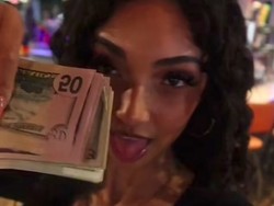 8 Foto Pelayan Restoran Cantik yang Jadi Viral, Sehari Dapat Tip Rp 7 Juta