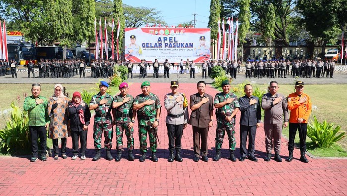 Polda Sulawesi Selatan (Sulsel) menggelar Apel Gelar Pasukan untuk pengaman pemilihan kepala daerah (Pilkada) serentak 2024.