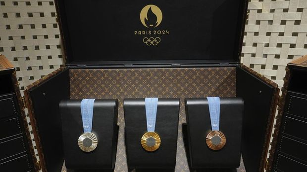 Medali Olimpiade Musim Panas Paris 2024. (AP Photo/Rebecca Blackwell)