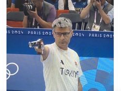 Meme Kocak Penembak Turki Santai Banget, Disebut Pembunuh Bayaran