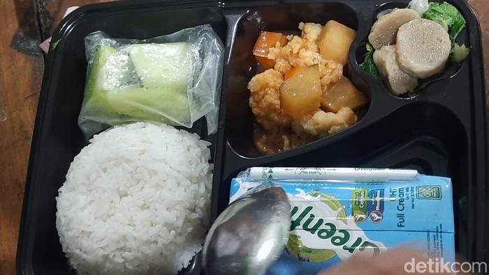 menu makanan gratis di sdn klampis surabaya