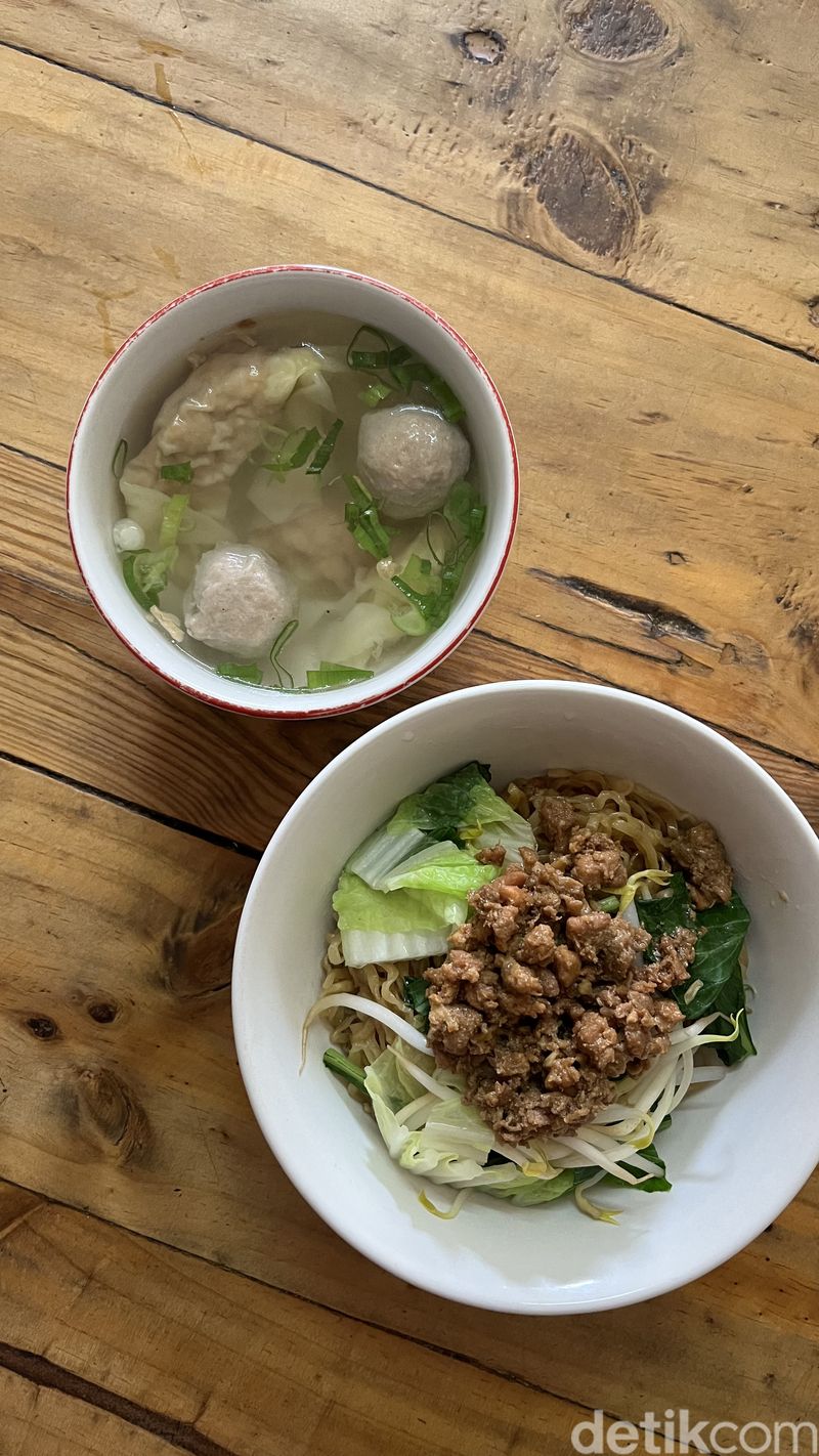 Mie Ayam Bangka Asan, salah satu bakmi halal enak di Jakarta.