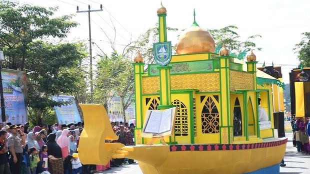Mobil hias perpaduan arsitektur islami dan seni ukir melayu. (diskominfotik.bengkaliskab.go.id)
