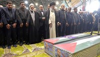 Prosesi pemakaman tersebut dihadiri oleh ribuan pelayat yang berkabung atas tewasnya haniyeh.