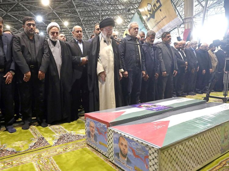 Momen Ayatollah Ali Khamenei Pimpin Salat Jenazah Ismail Haniyeh