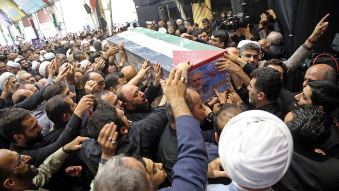 Irans Supreme Leader Ayatollah Ali Khamenei performs prayer at the funeral of assassinated Hamas chief, Ismail Haniyeh, in Tehran, Iran, August 1, 2024. Office of the Iranian Supreme Leader/WANA (West Asia News Agency) Handout via REUTERS ATTENTION EDITORS - THIS PICTURE WAS PROVIDED BY A THIRD PARTY