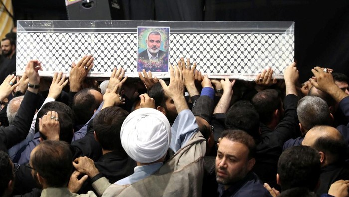 Irans Supreme Leader Ayatollah Ali Khamenei performs prayer at the funeral of assassinated Hamas chief, Ismail Haniyeh, in Tehran, Iran, August 1, 2024. Office of the Iranian Supreme Leader/WANA (West Asia News Agency) Handout via REUTERS ATTENTION EDITORS - THIS PICTURE WAS PROVIDED BY A THIRD PARTY