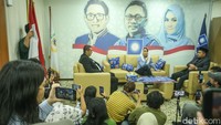 Menanggapi hal itu Zita berpendapat Anies pantas bertarung untuk memperebutkan kembali jabatan nomor satu di Jakarta. Ia juga mengaku sudah mengagumi Anies sejak lama. Zita mengaku siap jika didorong sebagai calon wakil gubernur, namun ia menjelaskan penentuan tersebut masih kewenangan pimpinan partai politik dan koalisi partai.