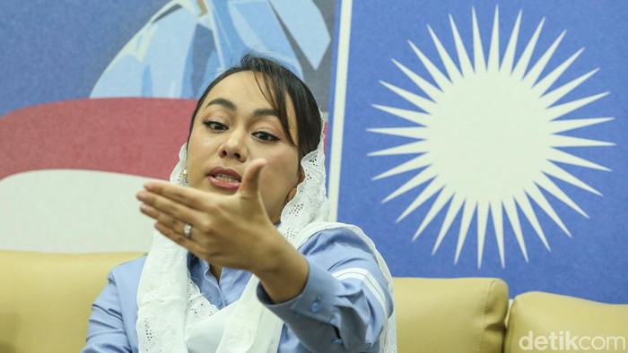 Wakil Ketua DPRD Jakarta Zita Anjani menjelaskan ketidakhadirannya dalam rapat paripurna hingga dipasangkannya dengan Anies Baswedan di Gedung DPRD, Jakarta, Kamis (1/8/2024).