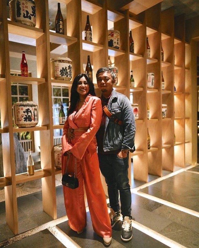 Kerap membagikan foto-foto mesra kebersamaan mereka, selama ini Nisya dan Andika terlihat kompak dan harmonis. Oleh karena itu kabar perceraian keduanya membuat tak sedikit netizen terkejut. Foto: Instagram Nisya Ahmad