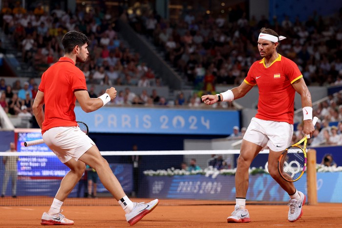 Paris 2024 Olympics - Tennis - Mens Doubles Quarterfinals - Roland-Garros Stadium, Paris, France - July 31, 2024. Carlos Alcaraz of Spain and Rafael Nadal of Spain react during their match against Austin Krajicek of United States and Rajeev Ram of United States. REUTERS/Claudia Greco