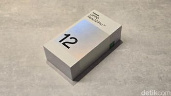 Inilah kotak kemasan Reno 12 Pro. Foto: Adi Fida Rahman/detikINET
