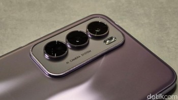 Reno 12 dilengkapi tiga kamera belakang yang terdiri dari kamera utama 50 MP dengan sensor Sony LYT600 dan OIS, kamera ultrawide 8 MP dengan sensor Sony IMX355, dan kamera telephoto portrait 50 MP sensor Samsung JN5 punya kemampuan optical zoom 2x dan digital zoom 20x. Foto: Adi Fida Rahman/detikINET