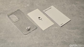 Ragam aksesori yang disertakan dalam paket penjualannya. Foto: Adi Fida Rahman/detikINET