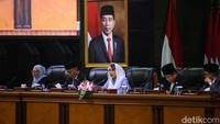 Rapat paripurna dipimpin oleh Wakil Ketua DPRD DKI Jakarta Zita Anjani.  