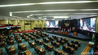 Zita menjelaskan dirinya absen dalam rapat paripurna lalu karena bukan jadwalnya memimpin paripurna.  