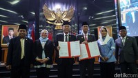 Agenda paripurna hari ini ialah Penyampaian Pidato Pj Gubernur terhadap Raperda tentang Rencana Tata Ruang Wilayah (RTRW) Provinsi DKI Jakarta Tahun 2024-2044, Raperda tentang Rencana Pembangunan Jangka Panjang Daerah Tahun 2025-2045.  
