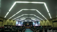 Sebelumnya, rapat DPRD DKI Jakarta sempat disorot lantaran hanya dihadiri oleh 2 pimpinan Dewan. Pada Senin (29/7), DPRD Jakarta menggelar rapat paripurna bersama Pemerintah Provinsi (Pemprov) DKI. Rapat yang membahas usulan penyusunan Raperda tentang Pertanggungjawaban Pelaksanaan APBD tahun anggaran 2023 tersebut menjadi sorotan karena hanya segelintir pimpinan DPRD yang hadir.  