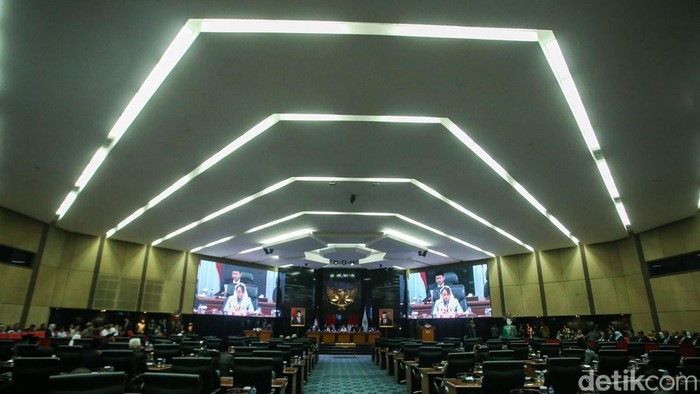 DPRD DKI Jakarta menggelar rapat paripurna terkait Raperda tentang RTRW Provinsi DKI 2024-2044. Rapat membahas soal Raperda RTRW DKI Jakarta Tahun 2024-2044.