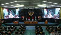 DPRD DKI Jakarta menggelar rapat paripurna terkait Raperda tentang RTRW Provinsi DKI 2024-2044, Kamis (1/8/2024).