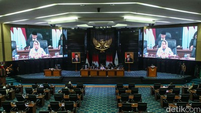 Paripurna DPRD DKI Bahas Raperda RTRW-Singgung Zita Bolos Pergi Pilates