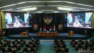 Paripurna DPRD DKI Bahas Raperda RTRW-Singgung Zita Bolos Pergi Pilates