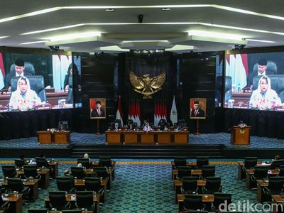 Paripurna DPRD DKI Bahas Raperda RTRW-Singgung Zita Bolos Pergi Pilates