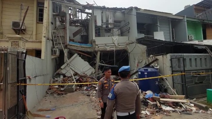 Tragedi Memilukan: Puing-puing Berhamburan Usai Ledakan Gas Meluluhlantakkan Rumah di Cengkareng
