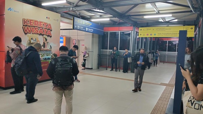 Motivasi Penumpang Tertarik Naik LRT Jabodebek pada Jam Tertentu untuk Menghemat Ongkos