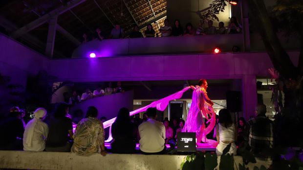 Performans Unspoken di TEMU Coffee, SCBD, Rabu (31/7/2024).