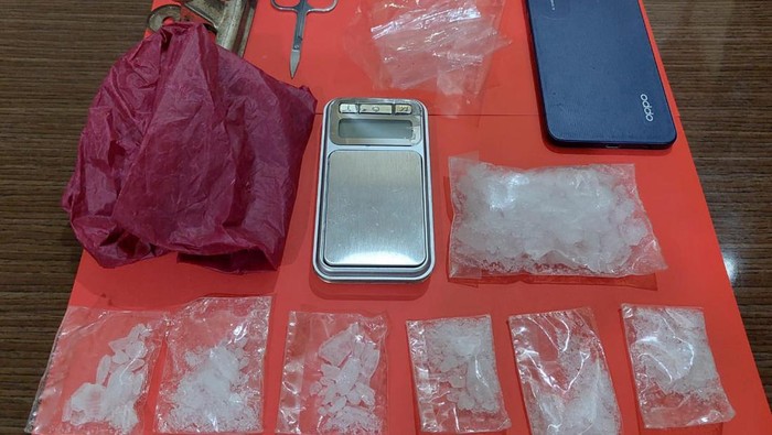 Polisi mengamankan barang bukti sabu hendak dijual di Nunukan perbatasan Malaysia.