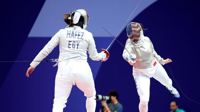 PARIS, FRANCE - JULY 29: Nada Hafez of Team Egypt (L) and Elizabeth Tartakovsky of Team United States (R) compete in the Fencing Women's Sabre Individual Table of 32 on day three of the Olympic Games Paris 2024 at Grand Palais on July 29, 2024 in Paris, France. (Photo by Al Bello/Getty Images)
