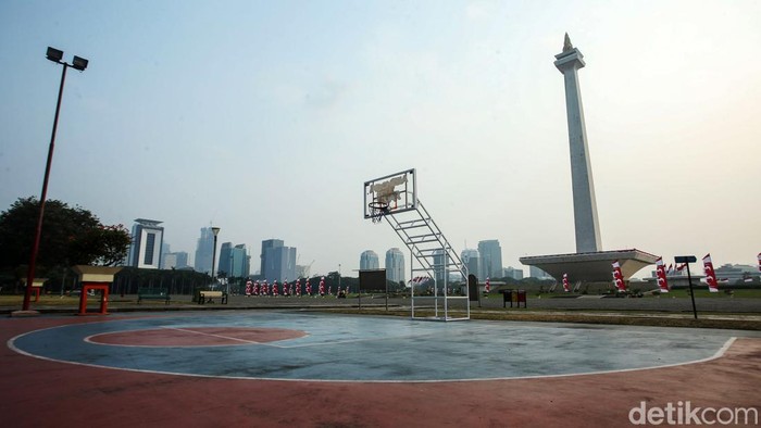 Jam operasional Monumen Nasional (Monas) hanya sampai pukul 16.00 WIB. Jam operasional yang hanya sampai sore itu pun ramai dibahas pengguna media sosial.