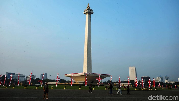 Jam operasional Monumen Nasional (Monas) hanya sampai pukul 16.00 WIB. Jam operasional yang hanya sampai sore itu pun ramai dibahas pengguna media sosial.